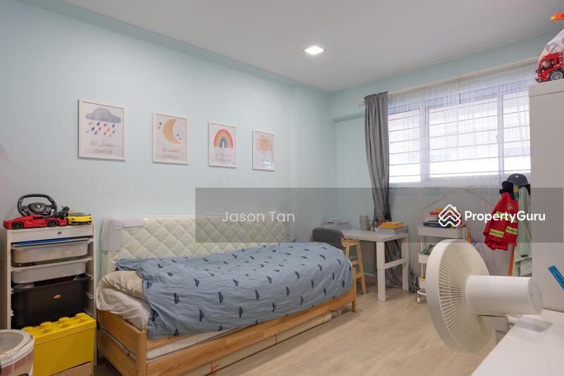 HDB Flat for Sale, 270 Yishun Street 22, SGD 440,000 | 99-year lease