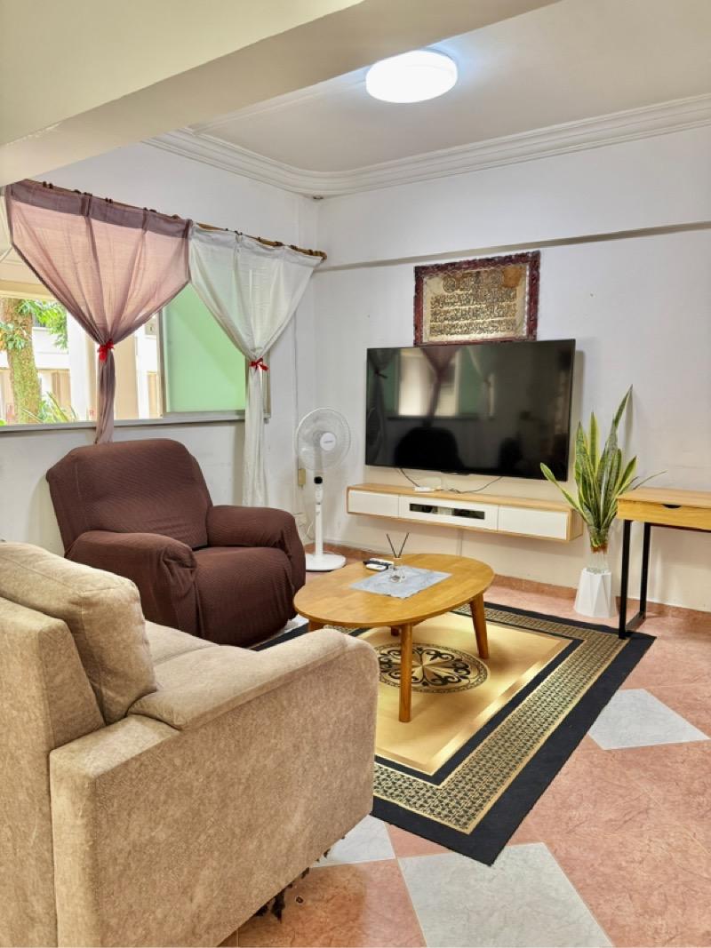 Prop-GPT: HDB Apartment: D27 Yishun 762 Yishun Street 72