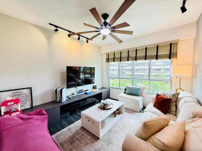 Prop-GPT: HDB Apartment: D27  115D Canberra Walk