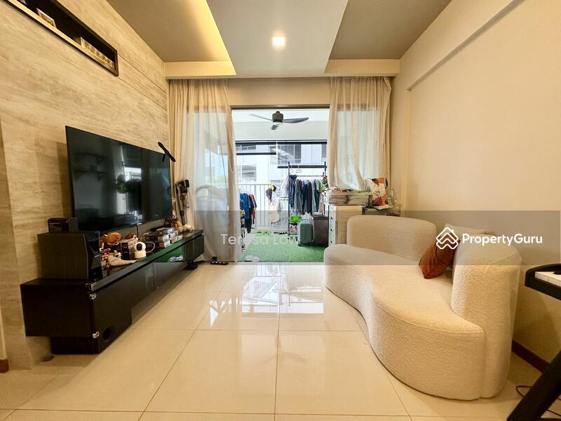 Prop-GPT: HDB Flat: D18  519C Tampines Central 8