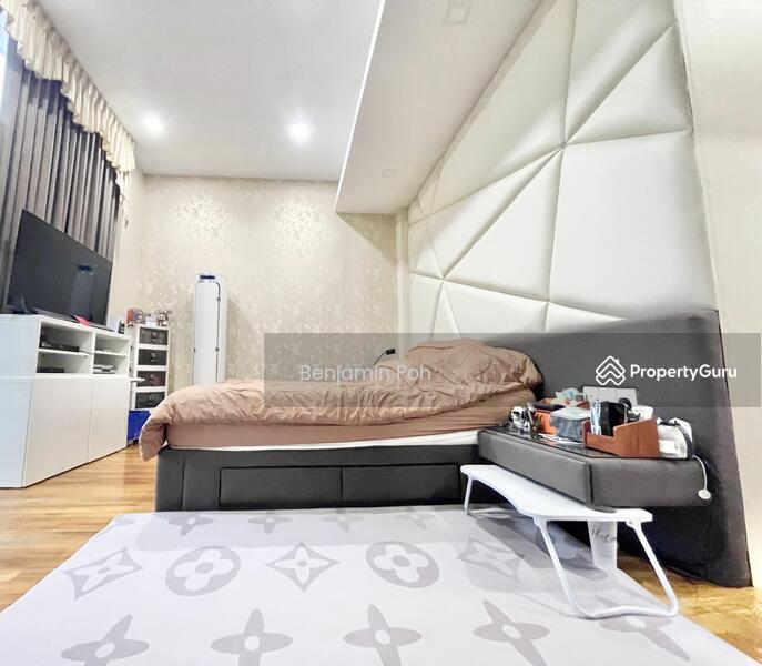 Semi-Detached for Sale, Priced Right And Motivated!! 3Sty Semid Below $6M!!!, SGD 5,500,000 | 999-year lease