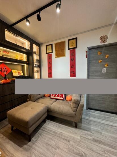 Prop-GPT: HDB Apartment: D18 Pasir Ris 451 Pasir Ris Drive 6