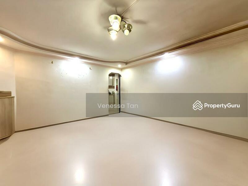 HDB Flat for Sale, 176 Lompang Road, SGD 690,000 | 99-year lease