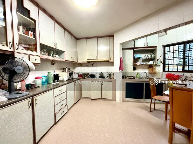 HDB Flat for Sale, 176 Lompang Road, SGD 690,000 | 99-year lease