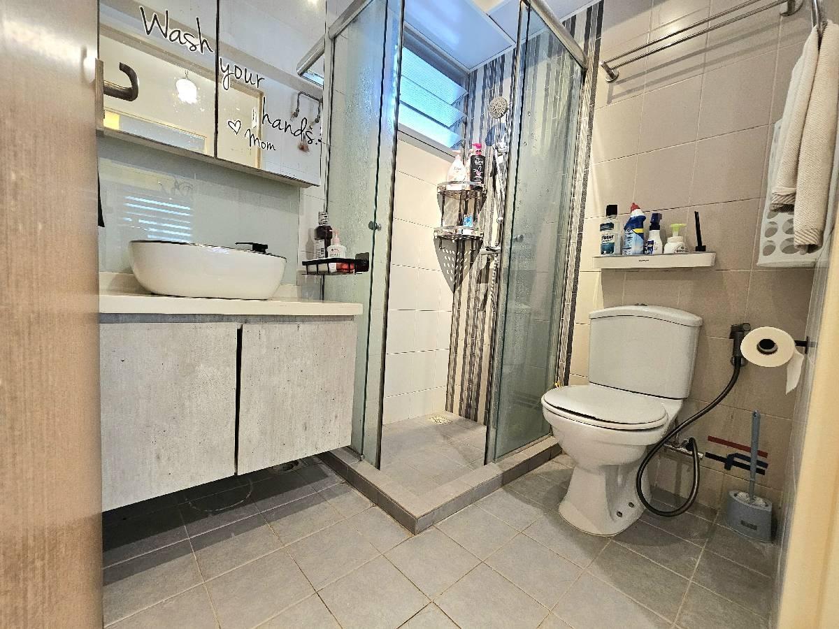 HDB Apartment for Sale, 459 Segar Road HDB Apartment For Sale, $638,888, 3 Bed 2 Bath 1,001 sqft $638.00 psf, SGD 638,888 | 99-year Leasehold