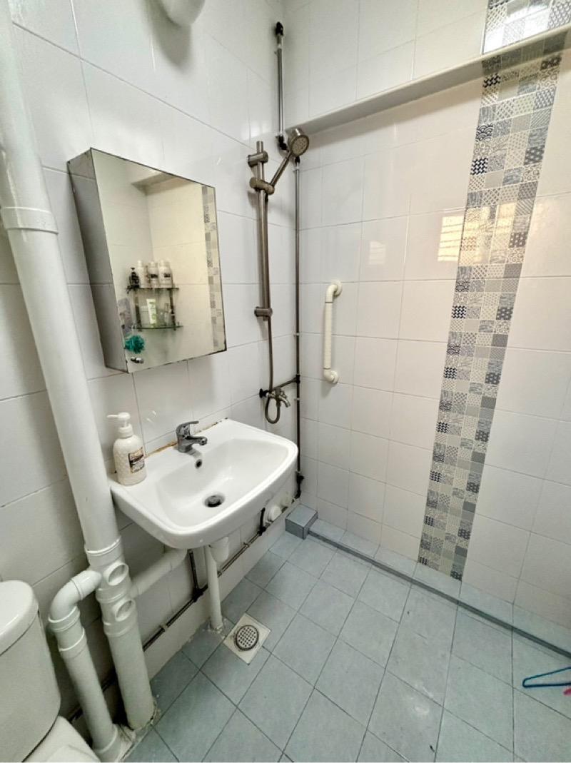 HDB Apartment for Sale, 217 Petir Road HDB Apartment For Sale, $485,000, 3 Bed 2 Bath 904 sqft $537.00 psf, SGD 485,000 | 99-year Leasehold