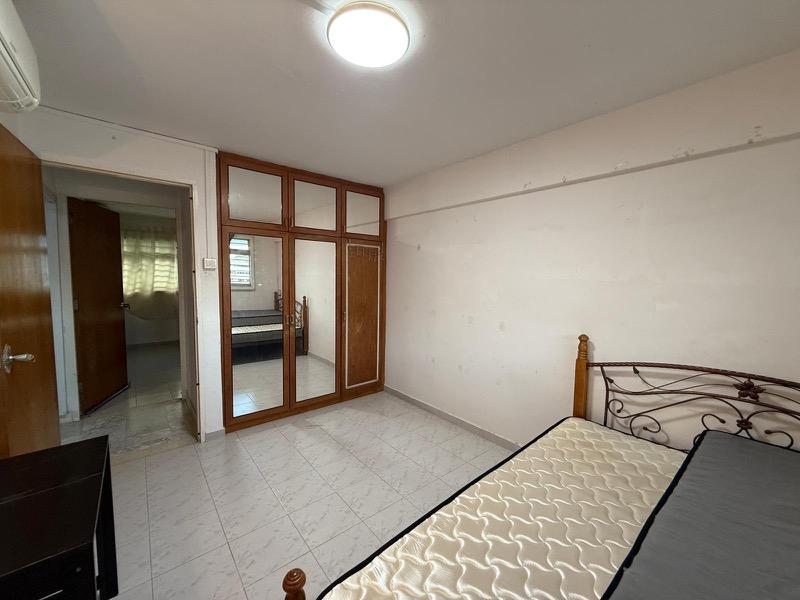 HDB Apartment for Sale, 45 Marine Crescent HDB Apartment For Sale, $688,000, 3 Bed 2 Bath 947 sqft $727.00 psf, SGD 688,000 | 99-year Leasehold