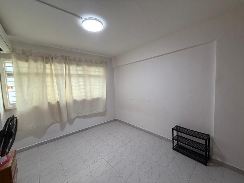 HDB Apartment for Sale, 45 Marine Crescent HDB Apartment For Sale, $688,000, 3 Bed 2 Bath 947 sqft $727.00 psf, SGD 688,000 | 99-year Leasehold