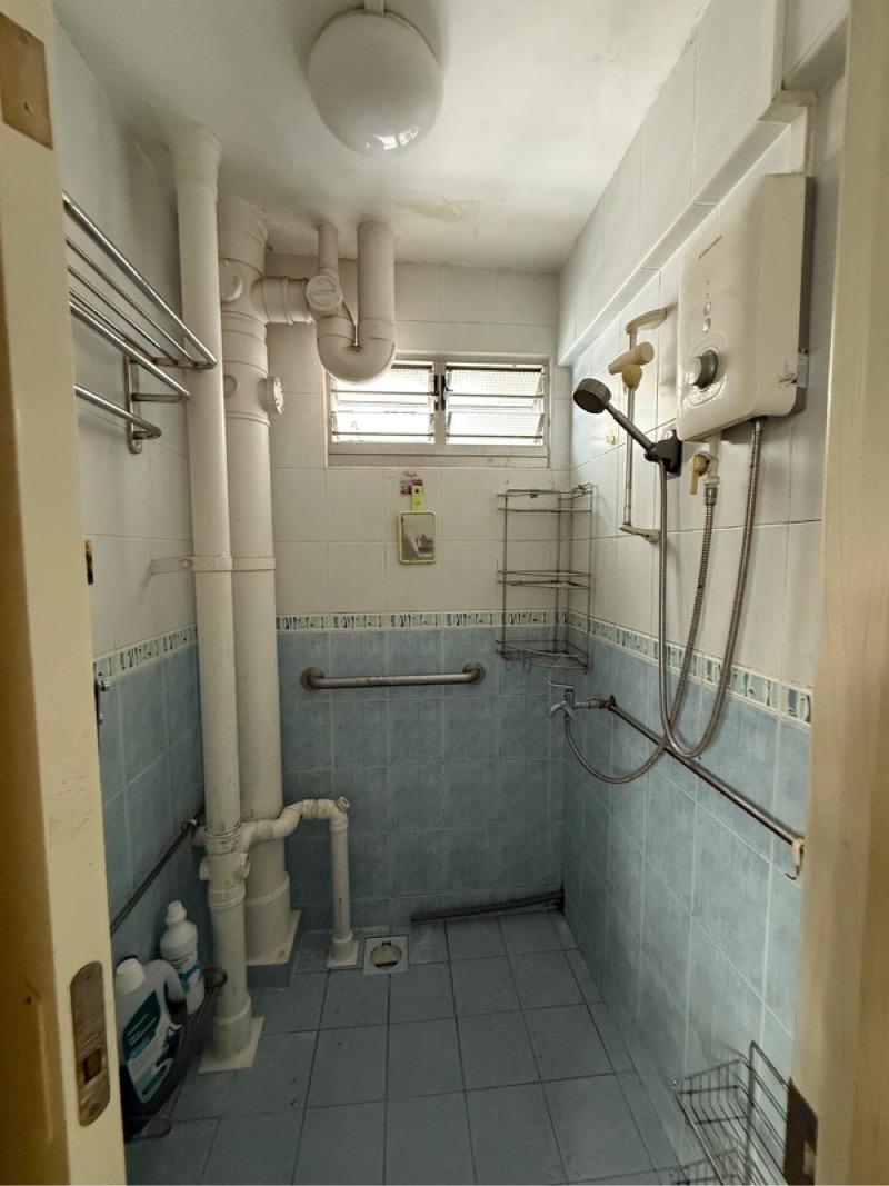 HDB Apartment for Sale, 45 Marine Crescent HDB Apartment For Sale, $688,000, 3 Bed 2 Bath 947 sqft $727.00 psf, SGD 688,000 | 99-year Leasehold