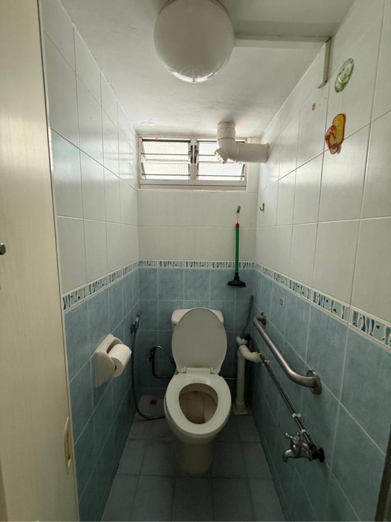 HDB Apartment for Sale, 45 Marine Crescent HDB Apartment For Sale, $688,000, 3 Bed 2 Bath 947 sqft $727.00 psf, SGD 688,000 | 99-year Leasehold