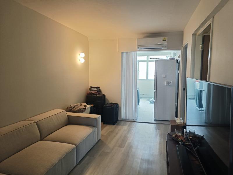 HDB Apartment for Sale, 101 Commonwealth Crescent HDB Apartment For Sale, $400,000, 2 Bed 1 Bath 581 sqft $688.00 psf, SGD 400,000 | 99-year Leasehold