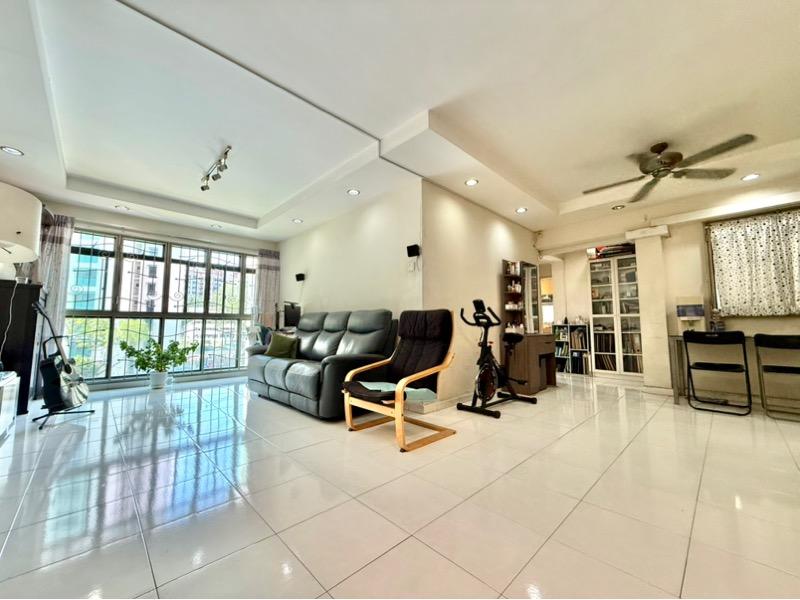 Prop-GPT: HDB Apartment: D22 Boon Lay 686C Jurong West Central 1