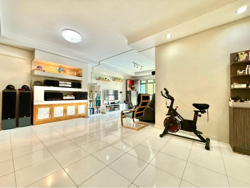 686C Jurong West Central 1 HDB Apartment For Sale, $650,000, 3 Bed 2 Bath 1,194 sqft $544.00 psf