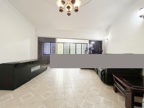 Prop-GPT: HDB Apartment: D19  302 Hougang Avenue 5