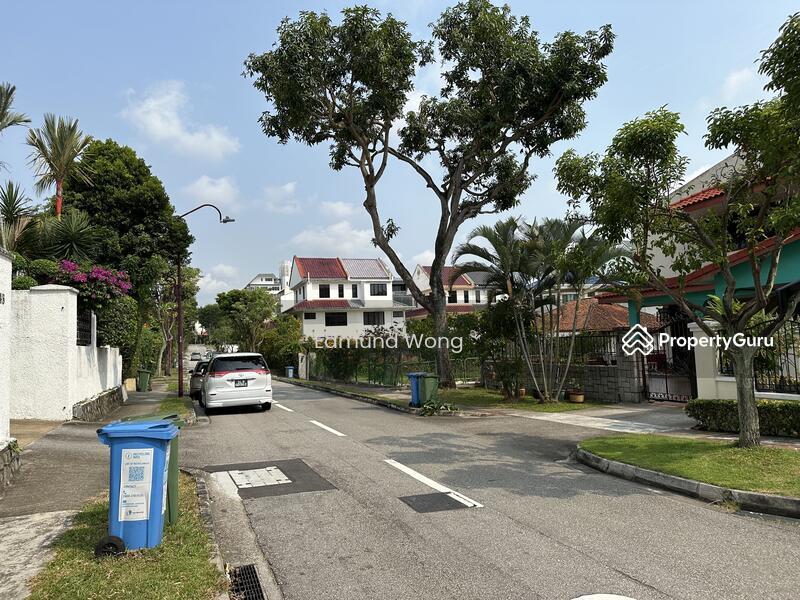 Prop-GPT: Bungalow: D19  Rare Kovan BungalowHuge Land 8000 sqftRebuild Opportunity