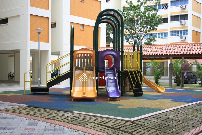 HDB Flat for Sale, 611 Yishun Street 61, SGD 950,000 | 99-year lease