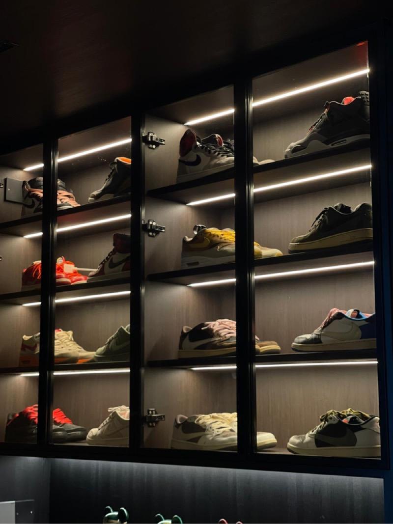 Skyline Residences Condominium For Sale, $2,000,000, 2 Bed 2 Bath 829 sqft $2,413.00 psf