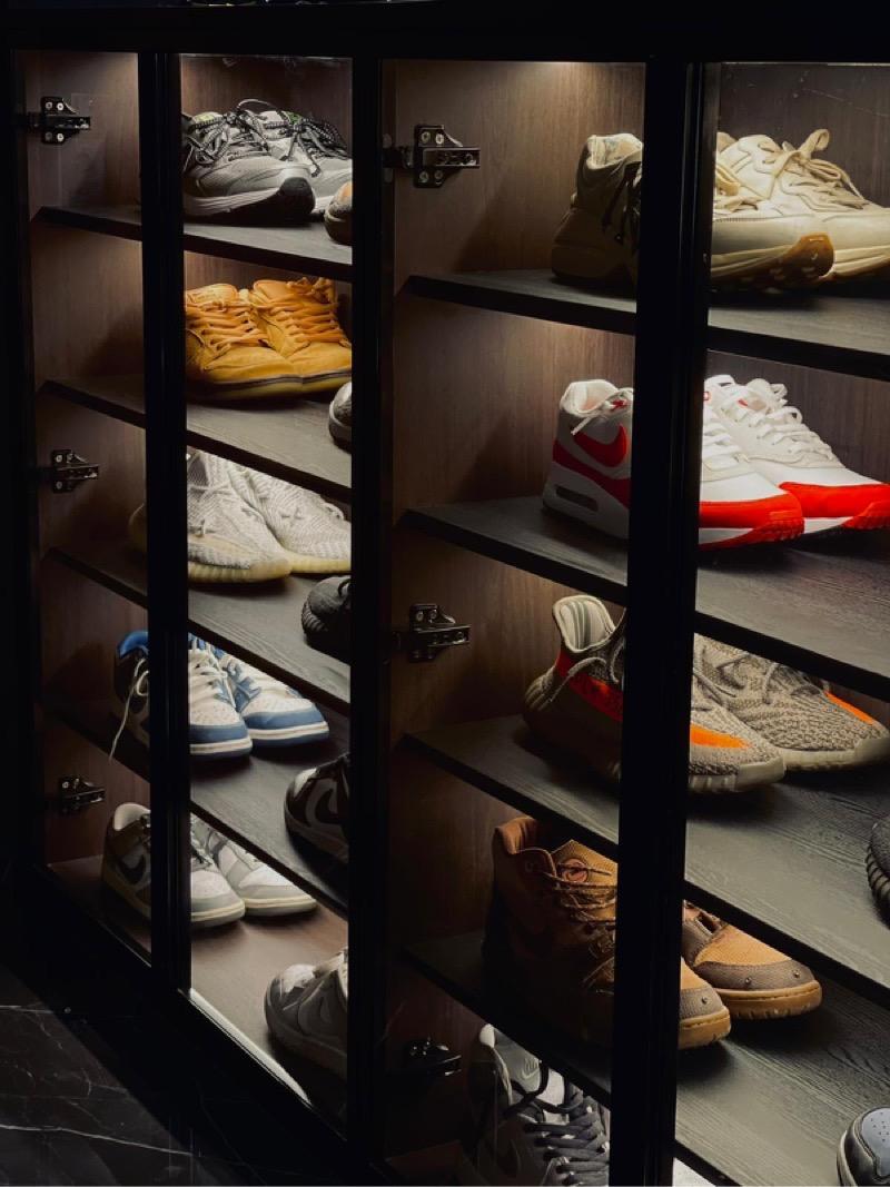 Skyline Residences Condominium For Sale, $2,000,000, 2 Bed 2 Bath 829 sqft $2,413.00 psf