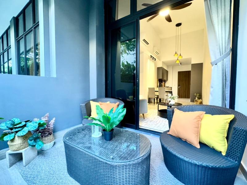 Daintree Residence Condominium For Sale, $1,450,000, 2 Bed 2 Bath 715 sqft $2,028.00 psf