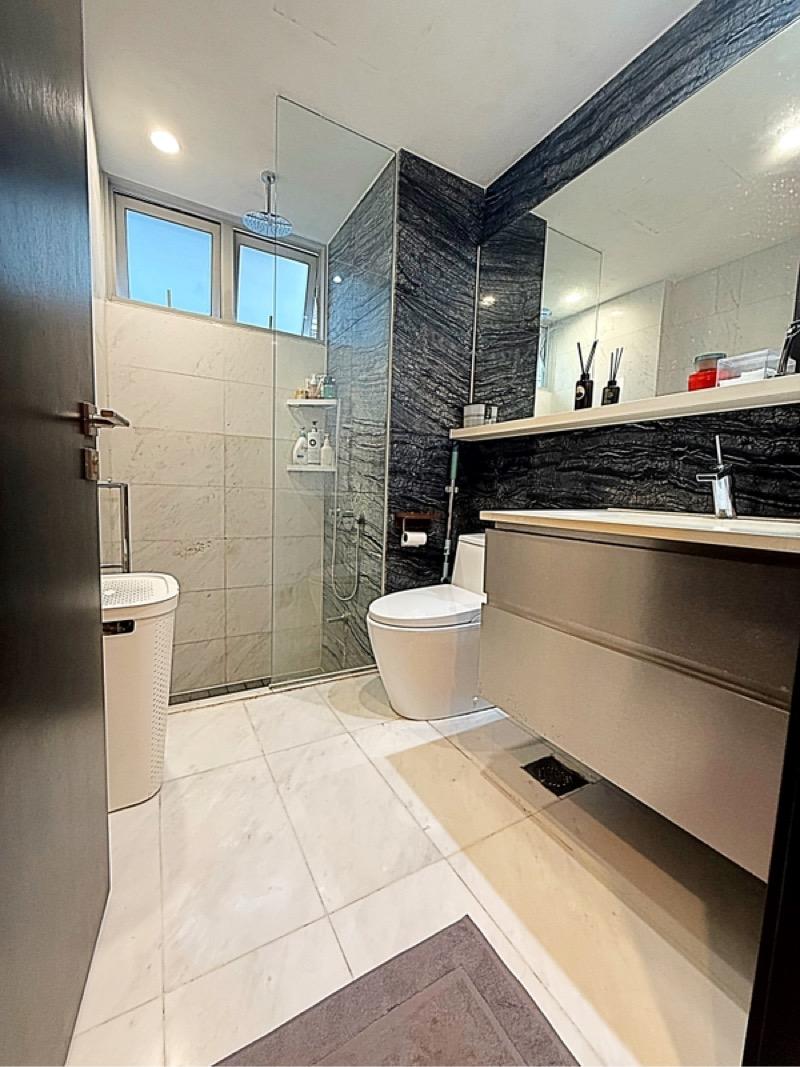 Euhabitat Condominium For Sale, $880,000, 1 Bed 1 Bath 560 sqft $1,571.00 psf