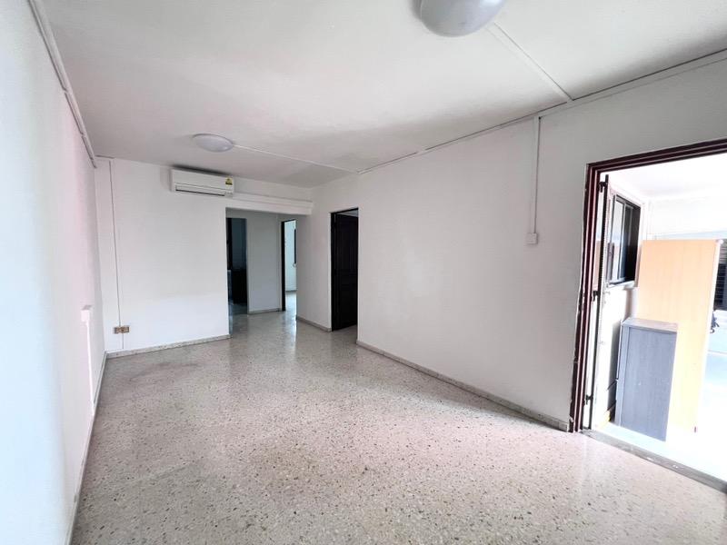 Prop-GPT: HDB Apartment: D22 Boon Lay 490 Jurong West Avenue 1