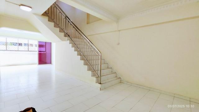 HDB Apartment for Sale, 606 Yishun Street 61 HDB Apartment For Sale, $888,000, 4 Bed 3 Bath 1,572 sqft $565.00 psf, SGD 888,000 | 99-year Leasehold