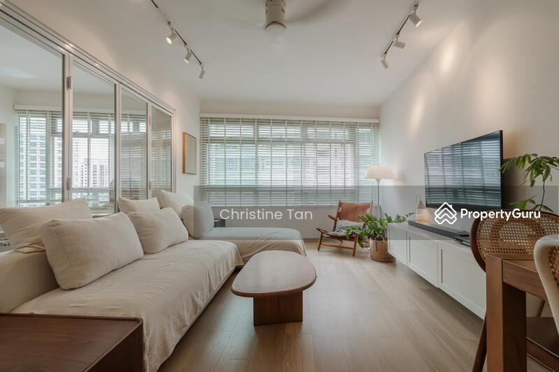 Prop-GPT: HDB Flat: D19  272C Sengkang Central