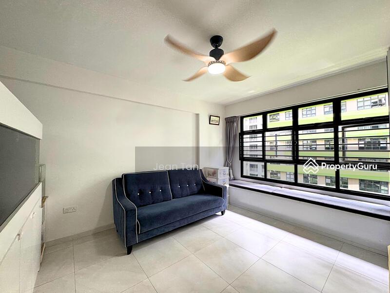 Prop-GPT: HDB Flat: D18  601C Tampines Avenue 9