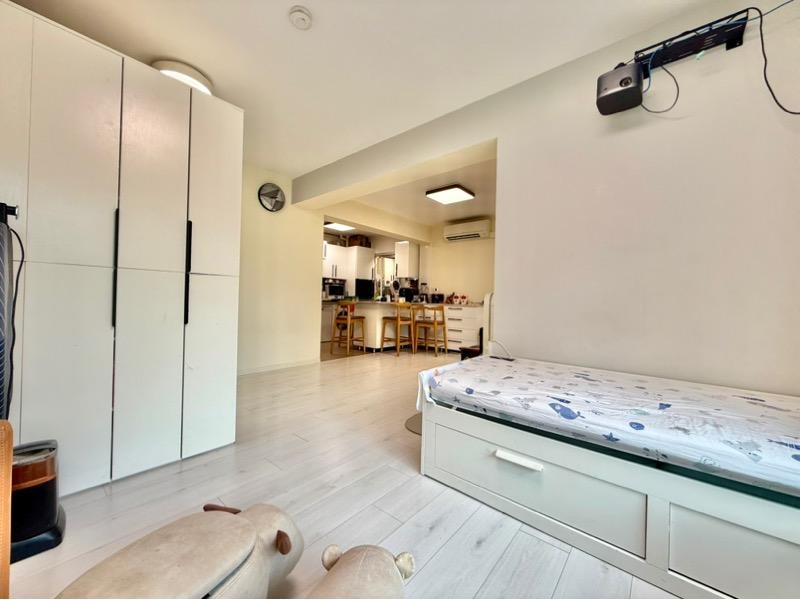 126A CANBERRA STREET HDB Apartment For Sale, $650,000, 3 Bed 2 Bath 1,001 sqft $649.00 psf