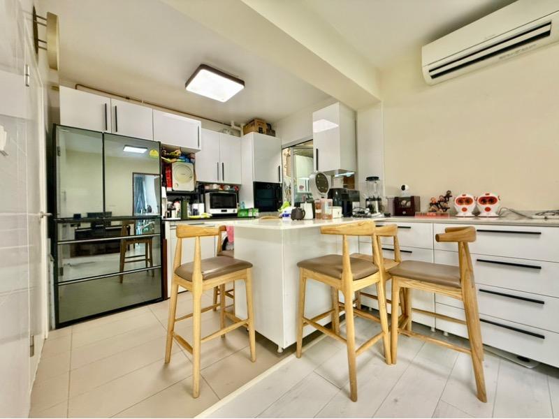 126A CANBERRA STREET HDB Apartment For Sale, $650,000, 3 Bed 2 Bath 1,001 sqft $649.00 psf