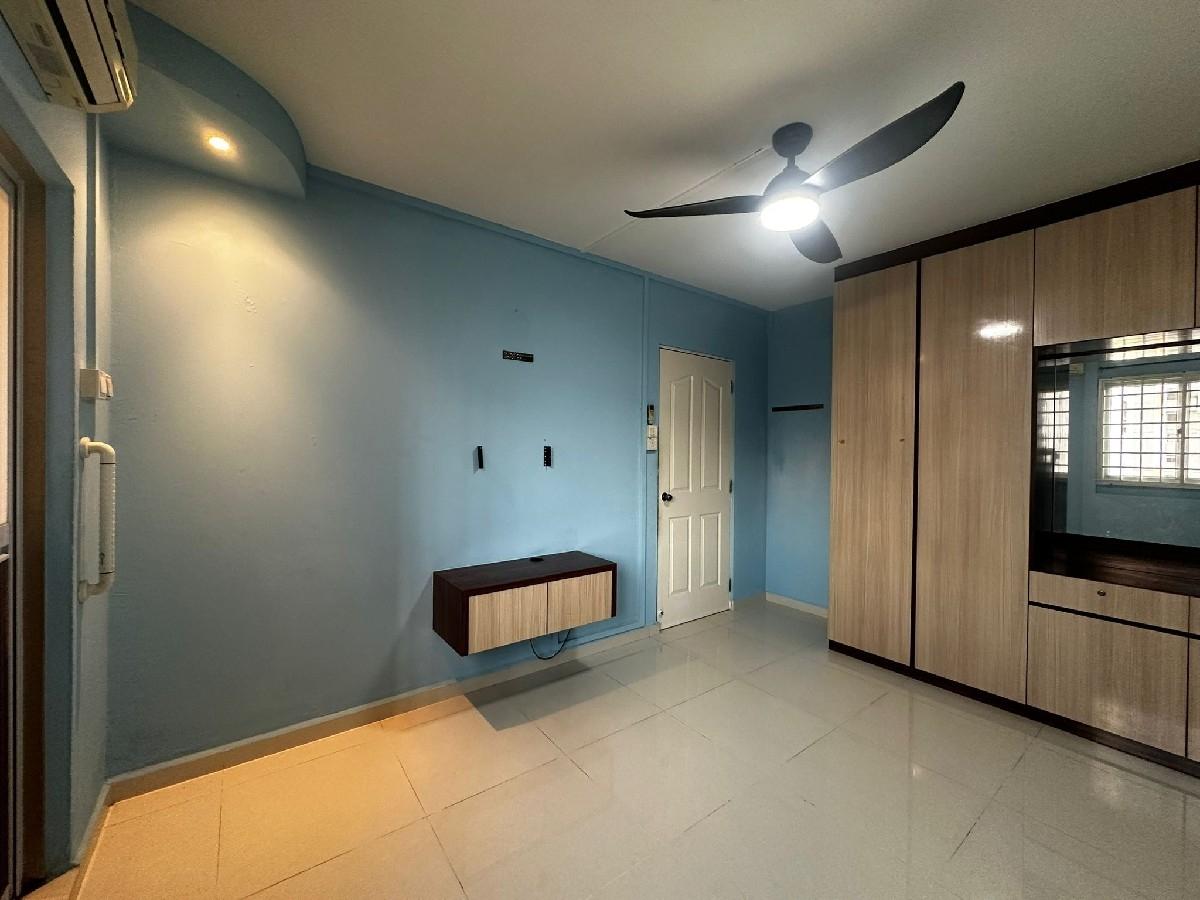 HDB Apartment for Sale, 414 Bukit Batok West Avenue 4 HDB Apartment For Sale, $450,000, 2 Bed 2 Bath 786 sqft $573.00 psf, SGD 450,000 | 99-year Leasehold