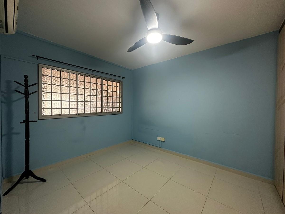 HDB Apartment for Sale, 414 Bukit Batok West Avenue 4 HDB Apartment For Sale, $450,000, 2 Bed 2 Bath 786 sqft $573.00 psf, SGD 450,000 | 99-year Leasehold
