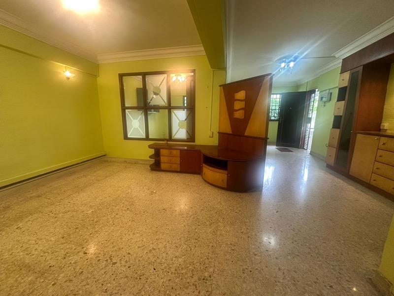 Prop-GPT: HDB Apartment: D20 Ang Mo Kio 330 Ang Mo Kio Avenue 1
