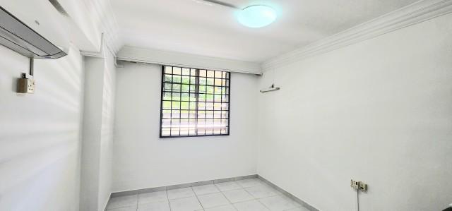 HDB Apartment for Sale, 55 Lorong 5 Toa Payoh HDB Apartment For Sale, $355,0001 Bath 732 sqft $485.00 psf, SGD 355,000 | 99-year Leasehold