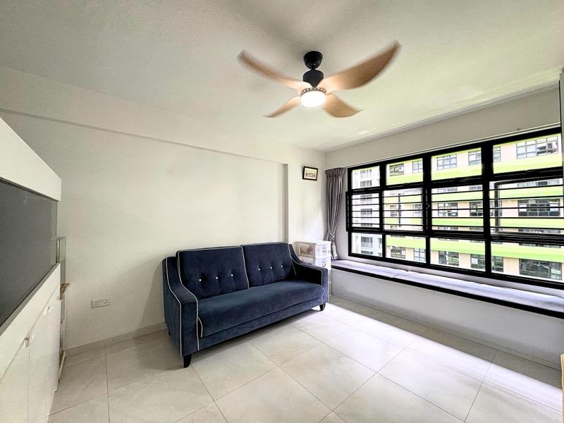 Prop-GPT: HDB Apartment: D18  601C Tampines Avenue 9