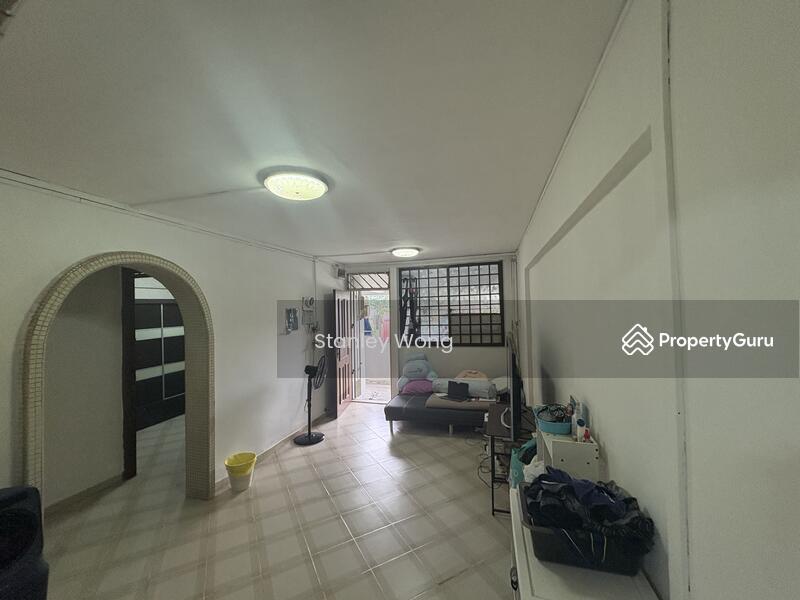 Prop-GPT: HDB Flat: D27 Yishun 774 Yishun Avenue 3