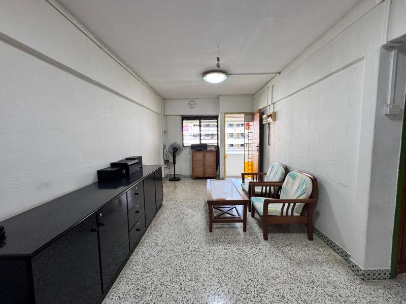 Prop-GPT: HDB Apartment: D04 Telok Blangah 63 Telok Blangah Heights