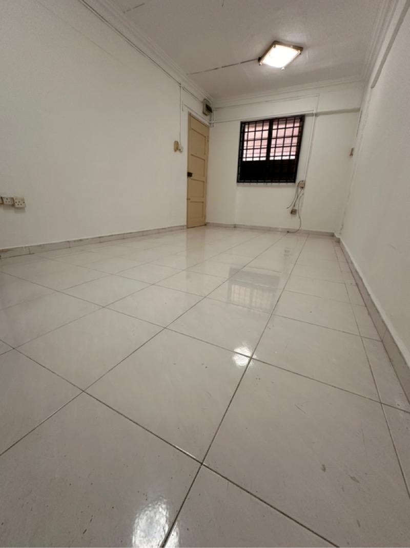 Prop-GPT: HDB Apartment: D27 Yishun 237 Yishun Ring Road