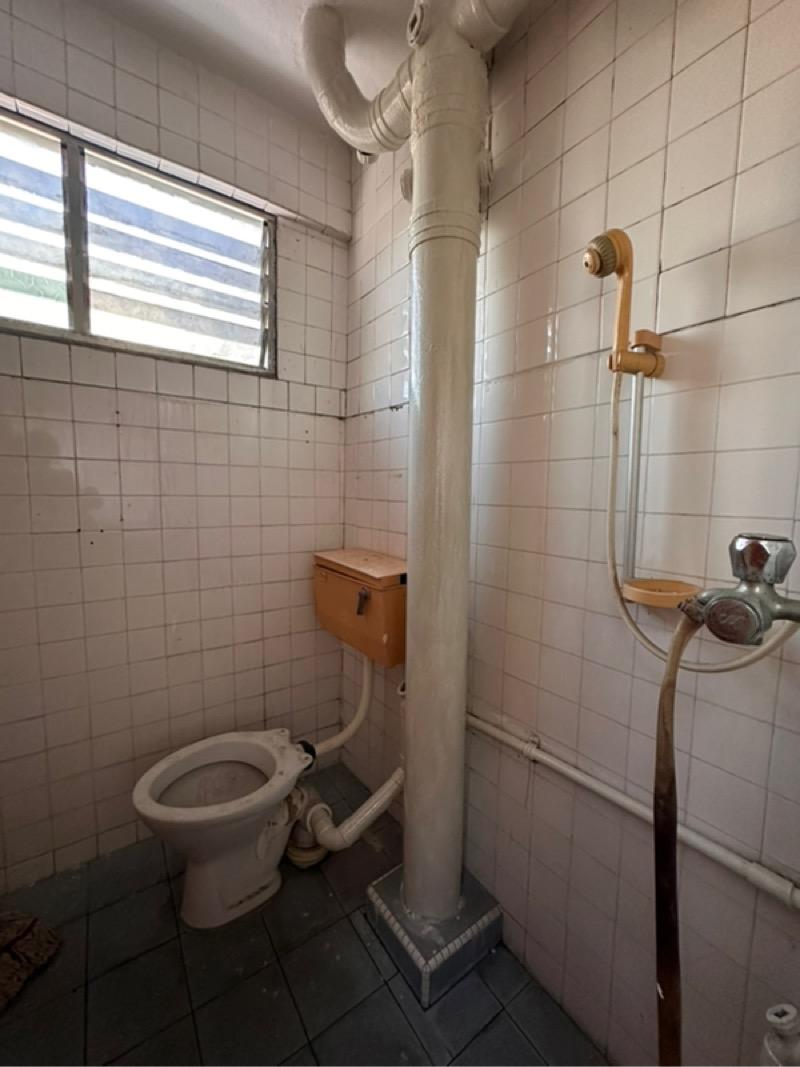 HDB Apartment for Sale, 237 Yishun Ring Road HDB Apartment For Sale, $420,000, 2 Bed 2 Bath 721 sqft $583.00 psf, SGD 420,000 | 99-year Leasehold