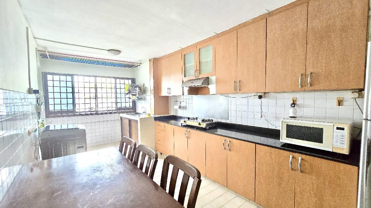 HDB Apartment for Sale, JURONG WEST STREET 41 HDB Apartment For Sale, $418,888, 2 Bed 2 Bath 721 sqft $581.00 psf, SGD 418,888