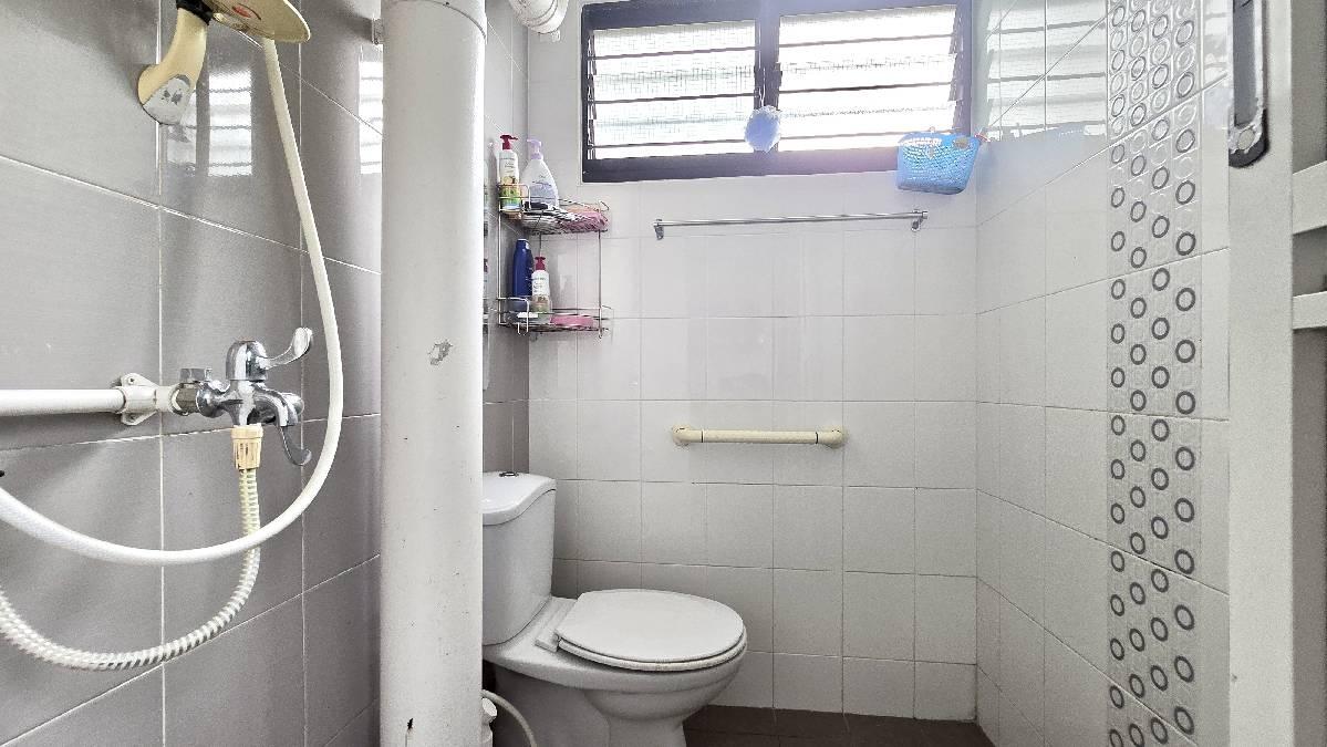 HDB Apartment for Sale, JURONG WEST STREET 41 HDB Apartment For Sale, $418,888, 2 Bed 2 Bath 721 sqft $581.00 psf, SGD 418,888