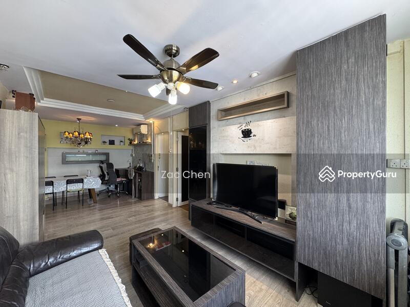 Prop-GPT: HDB Flat: D18  861A Tampines Avenue 5