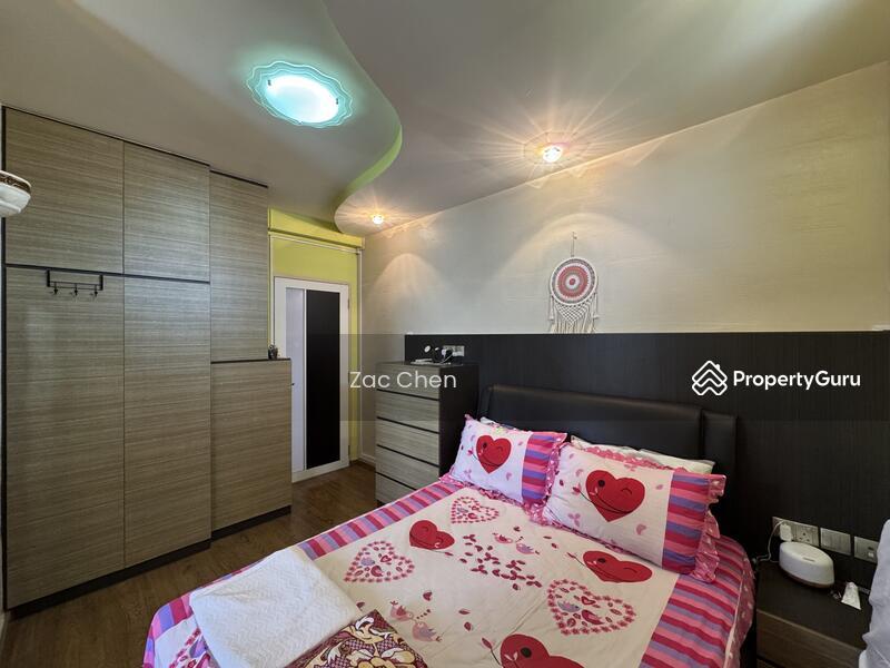 HDB Flat for Sale, 861A Tampines Avenue 5, SGD 700,000 | 99-year lease