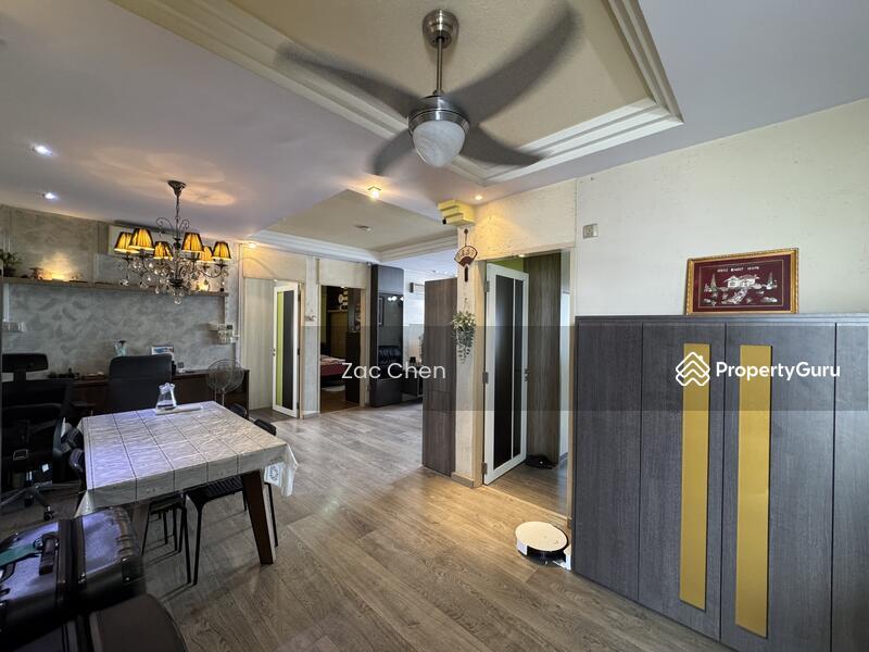 HDB Flat for Sale, 861A Tampines Avenue 5, SGD 700,000 | 99-year lease