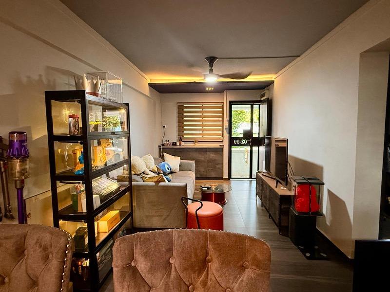 Prop-GPT: HDB Apartment: D22 Boon Lay 484 Jurong West Avenue 1