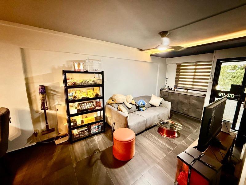 HDB Apartment for Sale, 484 Jurong West Avenue 1 HDB Apartment For Sale, $380,000, 2 Bed 2 Bath 721 sqft $527.00 psf, SGD 380,000 | 99-year Leasehold
