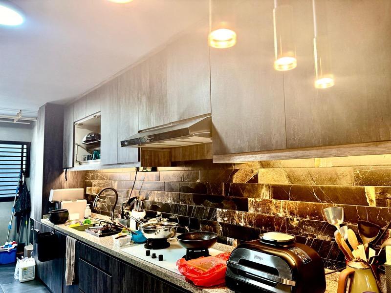 HDB Apartment for Sale, 484 Jurong West Avenue 1 HDB Apartment For Sale, $380,000, 2 Bed 2 Bath 721 sqft $527.00 psf, SGD 380,000 | 99-year Leasehold
