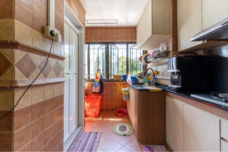 910 Jurong West Street 91 HDB Apartment For Sale, $725,000, 4 Bed 3 Bath 1,560 sqft $465.00 psf