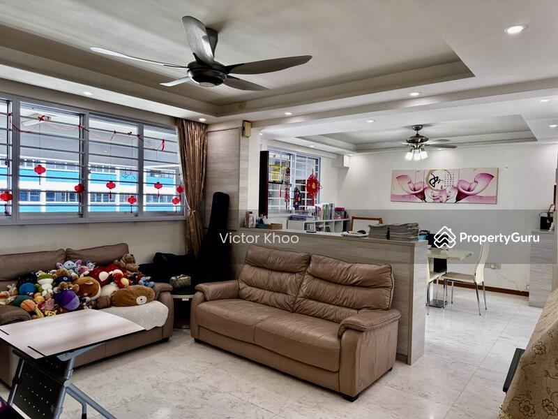 Prop-GPT: HDB Flat: D18  859A Tampines Avenue 5