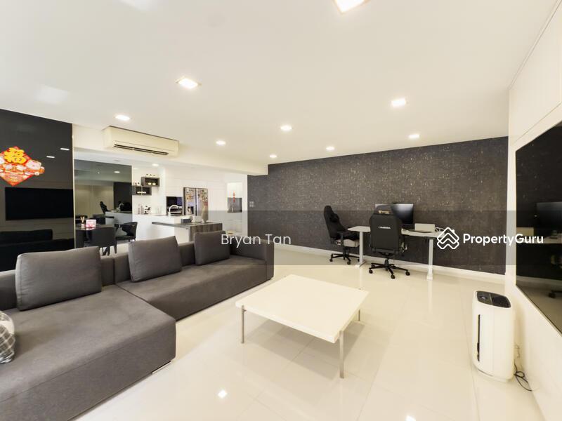 Prop-GPT: HDB Flat: D18 Pasir Ris 715 Pasir Ris Street 72